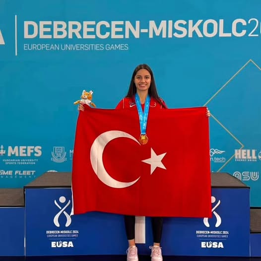  Osmaniyeli hemşerimiz ve ayrıca vakıf öğrencilerimizden olan Aybüke Kılınç’ı tebrik ediyor