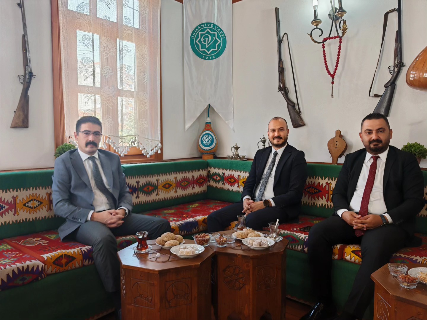 Toprakkale Belediye Başkanımız Sayın Bekirhan Uyutmaz vakfımızı ziyaret ettiler.