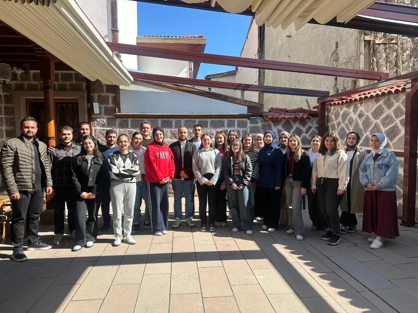 Vakfımızın öğrenci topluluğu yönetimi yeni sezonun ilk toplantısını vakfımızda kahvaltı eşliğinde gerçekleştirdiler...