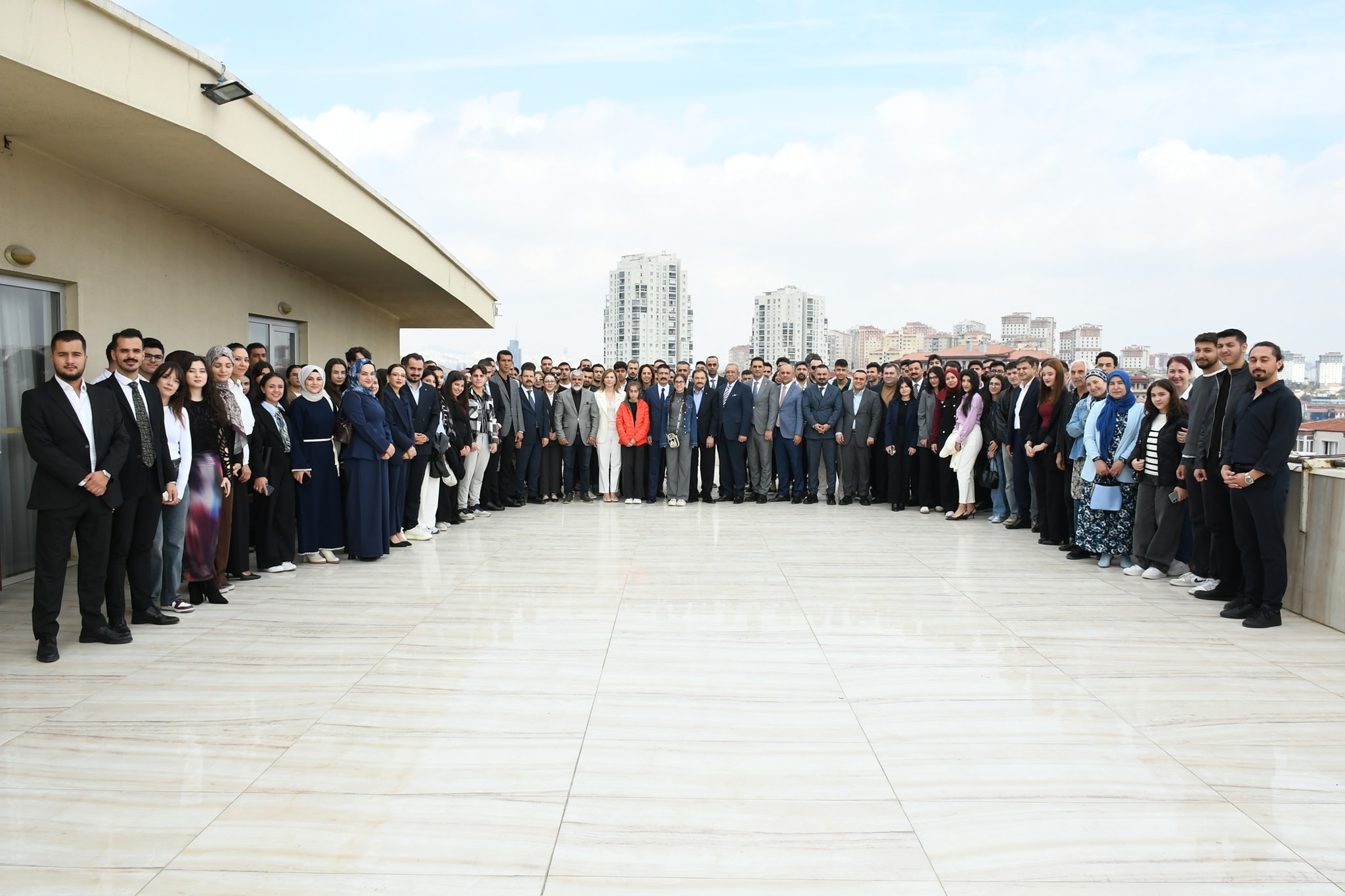 Ankara’daki Osmaniyeli öğrencilerimizle gerçekleştirdiğimiz Tanışma ve Kaynaşma Kahvaltısı programımız öğrenci kardeşlerimizin yoğun katılımıyla büyük bir coşku içinde geçti.