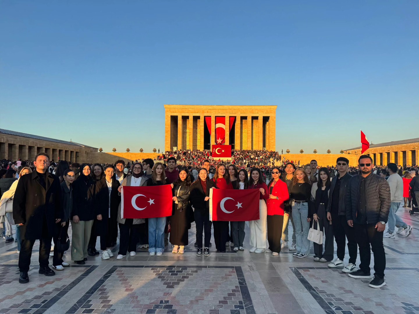 Osmaniye Vakfı Öğrenci Topluluğu 29 Ekim Cumhuriyet Bayramı münasebetiyle Atamızın huzurunda...